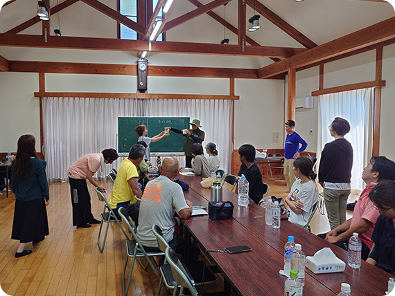 午後の座学風景の画像